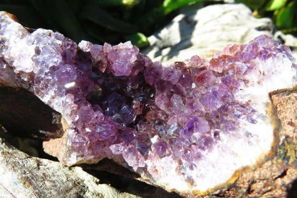 Sự hình thành các tinh hốc thạch anh tím (amethyst geodes)